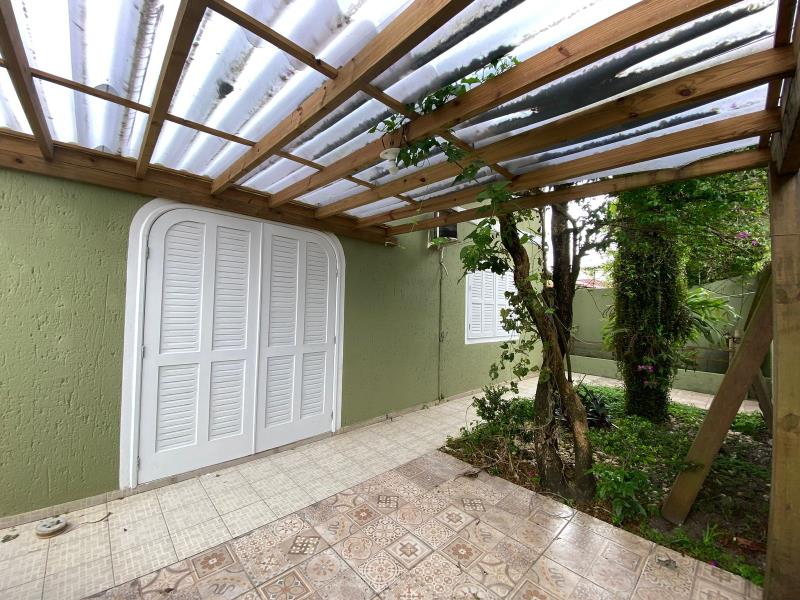 Casa-Codigo-2418-para-alugar-no-bairro-Lagoa-da-Conceição-na-cidade-de-Florianópolis