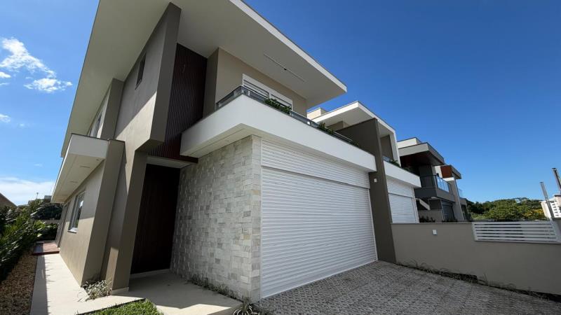 Casa-Codigo-2424-a-Venda-no-bairro-Lagoa-da-Conceição-na-cidade-de-Florianópolis