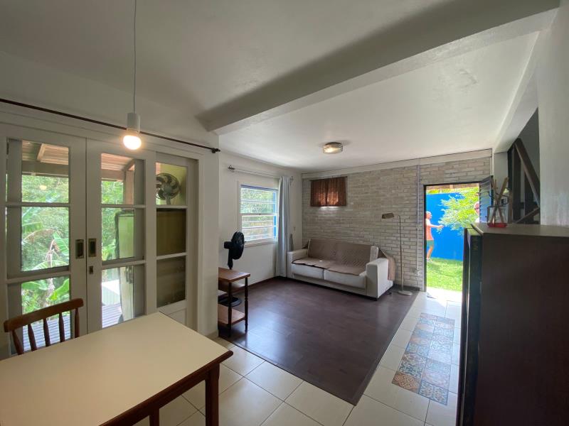 Casa-Codigo-2426-para-alugar-no-bairro-Barra-da-Lagoa-na-cidade-de-Florianópolis