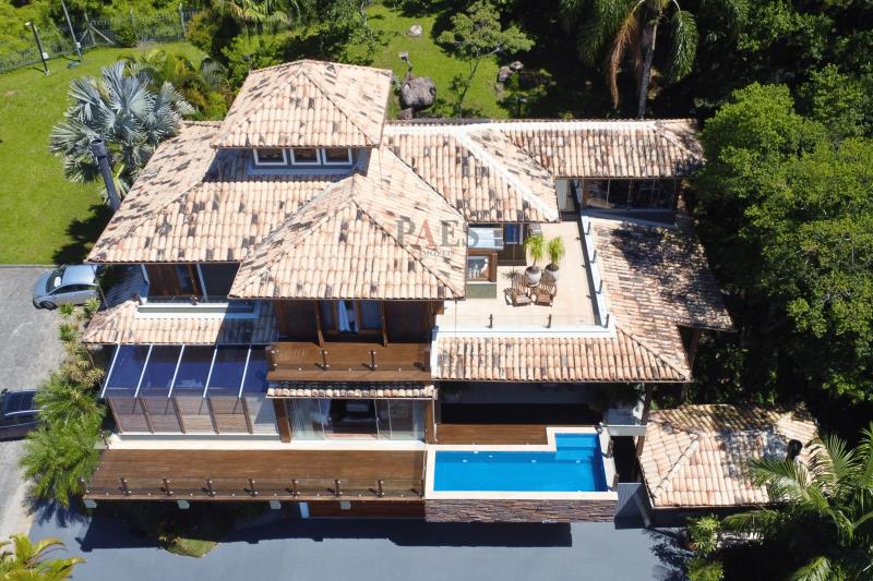 Casa-Codigo-2443-a-Venda-no-bairro-Lagoa-da-Conceição-na-cidade-de-Florianópolis