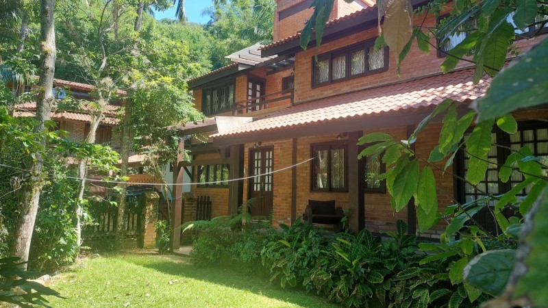 Casa-Codigo-2451-a-Venda-no-bairro-Lagoa-da-Conceição-na-cidade-de-Florianópolis