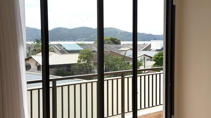 Casa-Codigo-2462-a-Venda-no-bairro-Lagoa-da-Conceição-na-cidade-de-Florianópolis