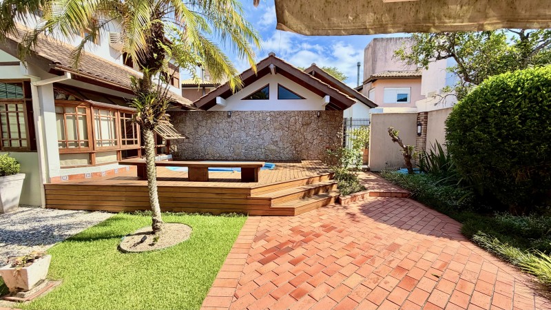 Casa-Codigo-2468-a-Venda-no-bairro-Lagoa-da-Conceição-na-cidade-de-Florianópolis