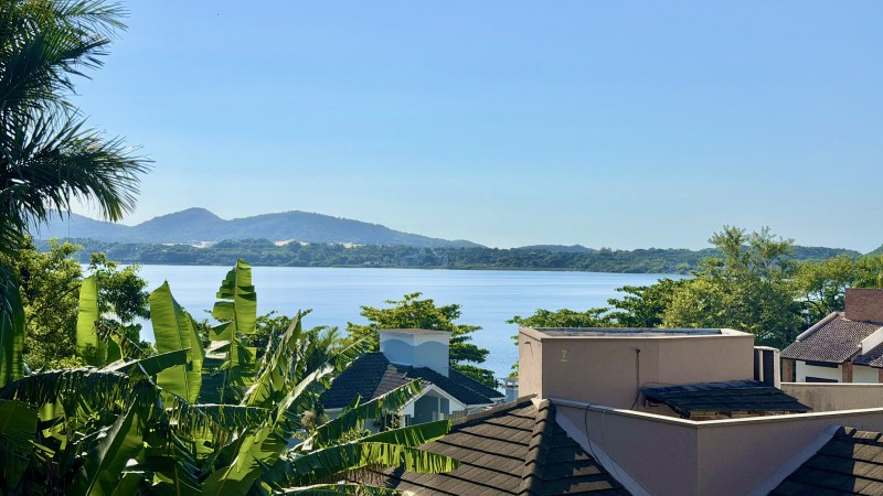 Casa-Codigo-2469-a-Venda-no-bairro-Lagoa-da-Conceição-na-cidade-de-Florianópolis