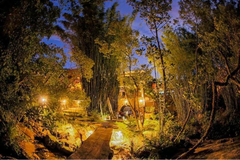 Casa-Codigo-2475-a-Venda-no-bairro-Barra-da-Lagoa-na-cidade-de-Florianópolis