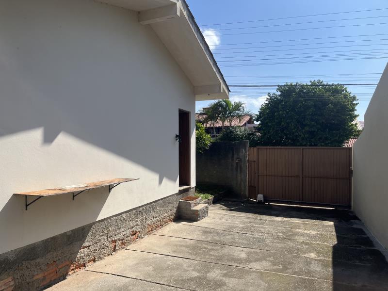 Casa-Codigo-2477-a-Venda-no-bairro-Rio-Tavares-na-cidade-de-Florianópolis