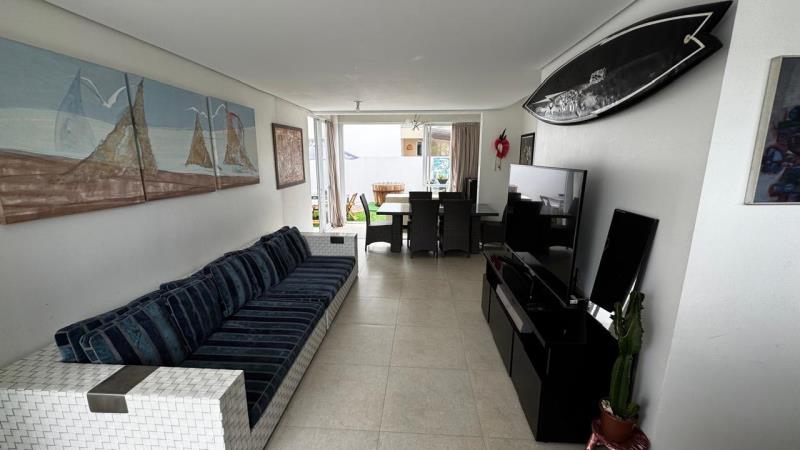 Casa-Codigo-2478-para-alugar-no-bairro-Barra-da-Lagoa-na-cidade-de-Florianópolis