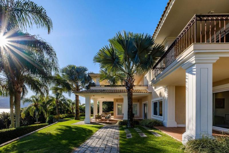 Casa-Codigo-2483-a-Venda-no-bairro-Lagoa-da-Conceição-na-cidade-de-Florianópolis