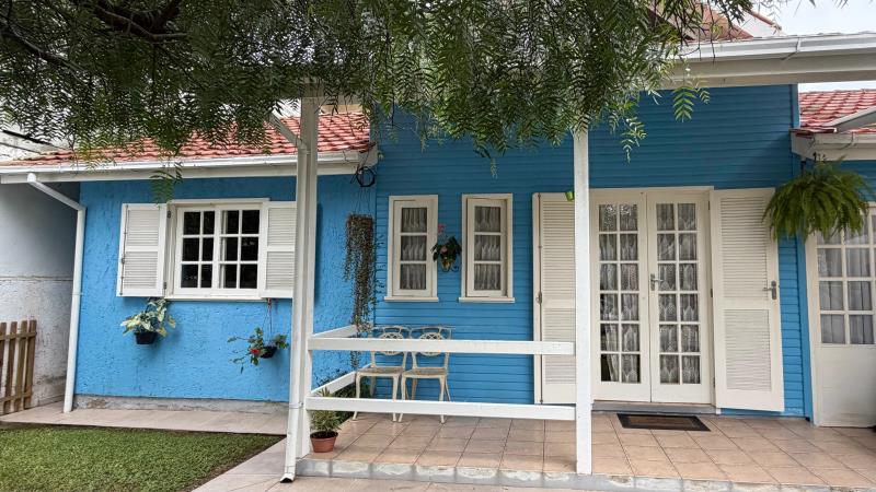 Casa-Codigo-2490-a-Venda-no-bairro-Lagoa-da-Conceição-na-cidade-de-Florianópolis