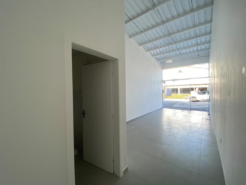 Sala-Codigo-2500-para-alugar-no-bairro-Lagoa-da-Conceição-na-cidade-de-Florianópolis