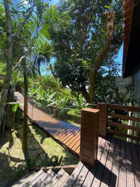 Casa-Codigo-2512-a-Venda-no-bairro-Lagoa-da-Conceição-na-cidade-de-Florianópolis