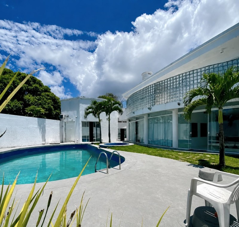 Casa-Codigo-2516-a-Venda-no-bairro-Rio-Tavares-na-cidade-de-Florianópolis