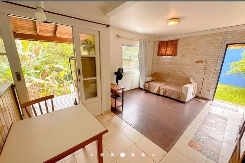 Casa-Codigo-2523-a-Venda-no-bairro-Barra-da-Lagoa-na-cidade-de-Florianópolis