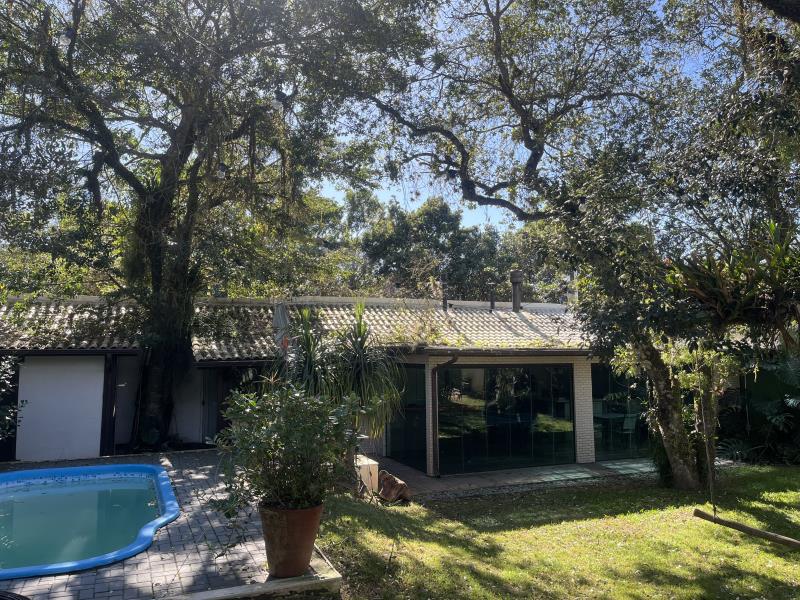Casa-Codigo-2534-a-Venda-no-bairro-Rio-Tavares-na-cidade-de-Florianópolis