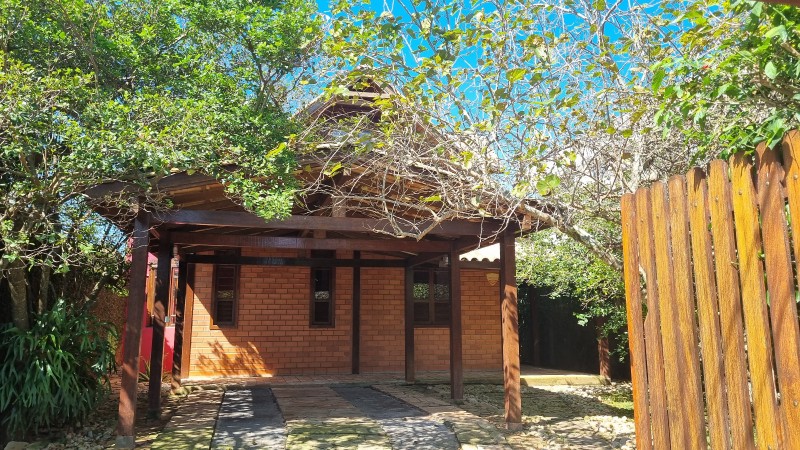 Casa-Codigo-2539-a-Venda-no-bairro-Rio-Tavares-na-cidade-de-Florianópolis