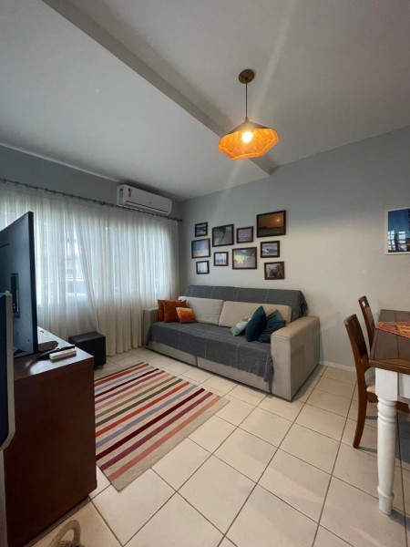 Casa-Codigo-2540-a-Venda-no-bairro-Praia-Mole-na-cidade-de-Florianópolis