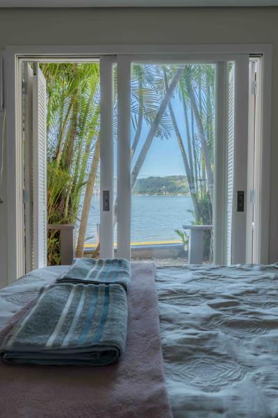 Casa-Codigo-2542-a-Venda-no-bairro-Lagoa-da-Conceição-na-cidade-de-Florianópolis
