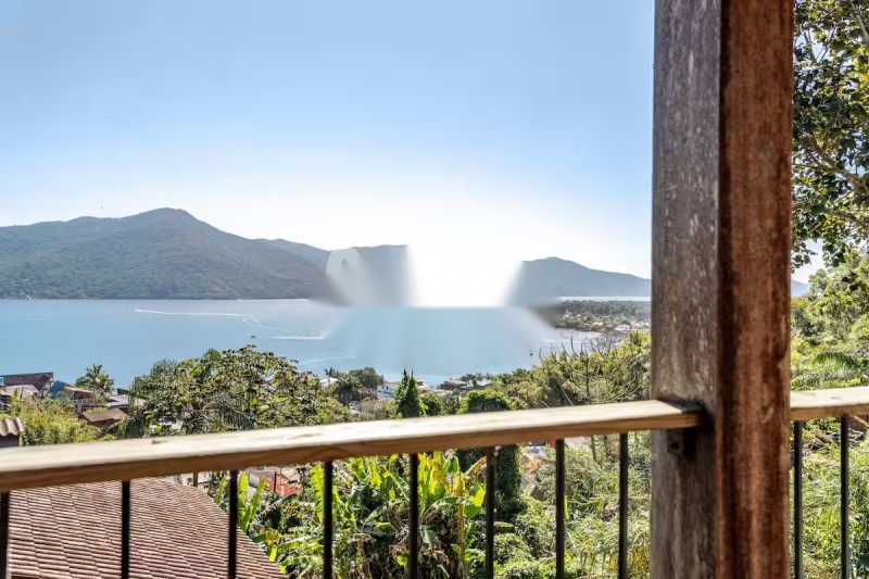 Casa-Codigo-2544-a-Venda-no-bairro-Barra-da-Lagoa-na-cidade-de-Florianópolis