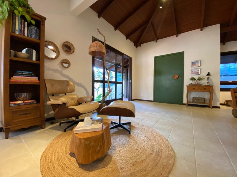 Casa-Codigo-2550-para-Alugar-no-bairro-Rio-Tavares-na-cidade-de-Florianópolis