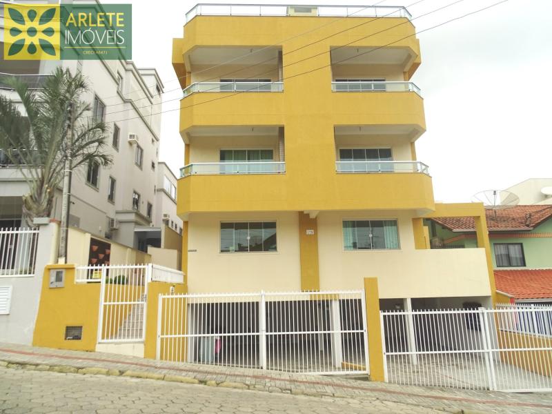 Apartamento Codigo 450 para Temporada no bairro Bombas na cidade de Bombinhas