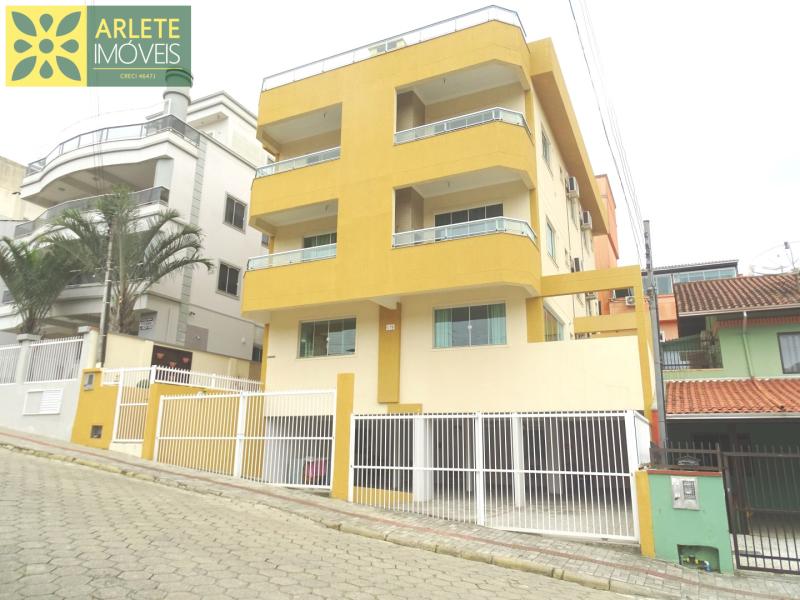 Apartamento Codigo 451 para Temporada no bairro Bombas na cidade de Bombinhas