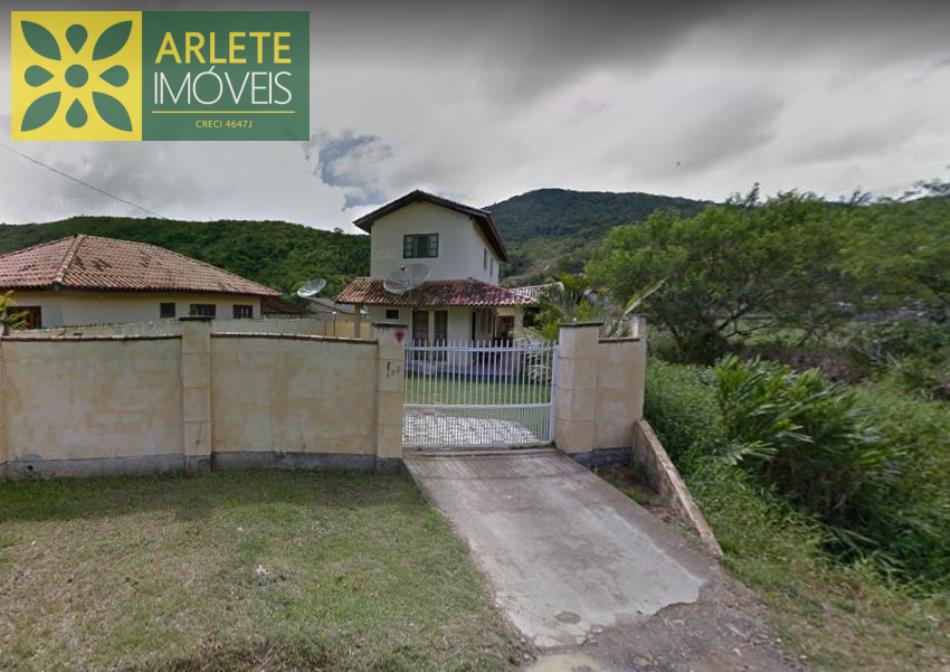 Casa Codigo 2077 a Venda no bairro-Vila Nova na cidade de Porto Belo