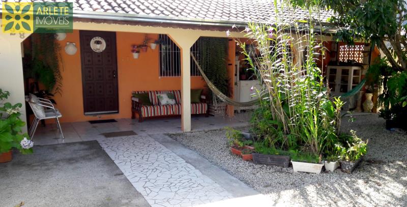 Casa Codigo 123 para Temporada no bairro Centro na cidade de Porto Belo