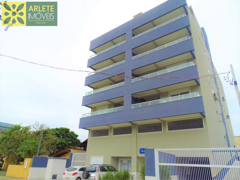 apartamento-codigo-427-temporada-no-bairro-bombas-na-cidade-de-bombinhas