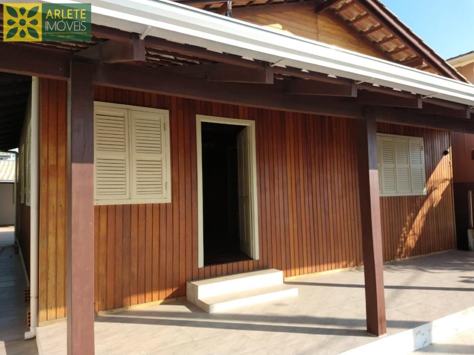 casa-codigo-1695-venda-no-bairro-centro-na-cidade-de-porto-belo