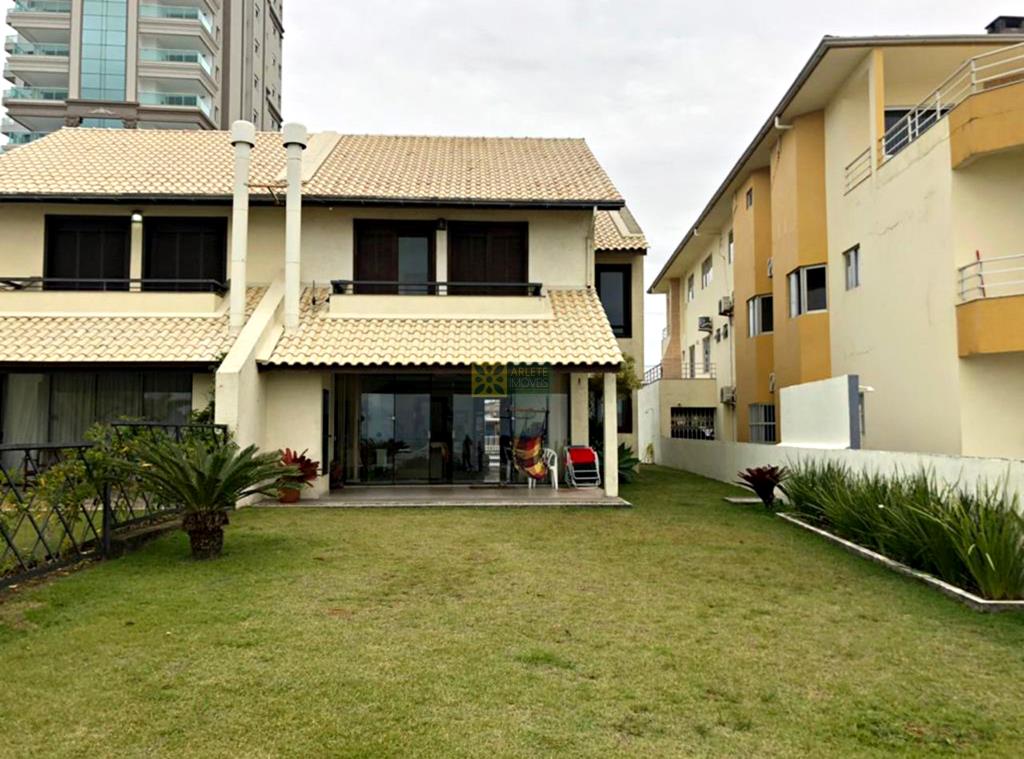 Casa Codigo 209 para Temporada no bairro Perequê na cidade de Porto Belo