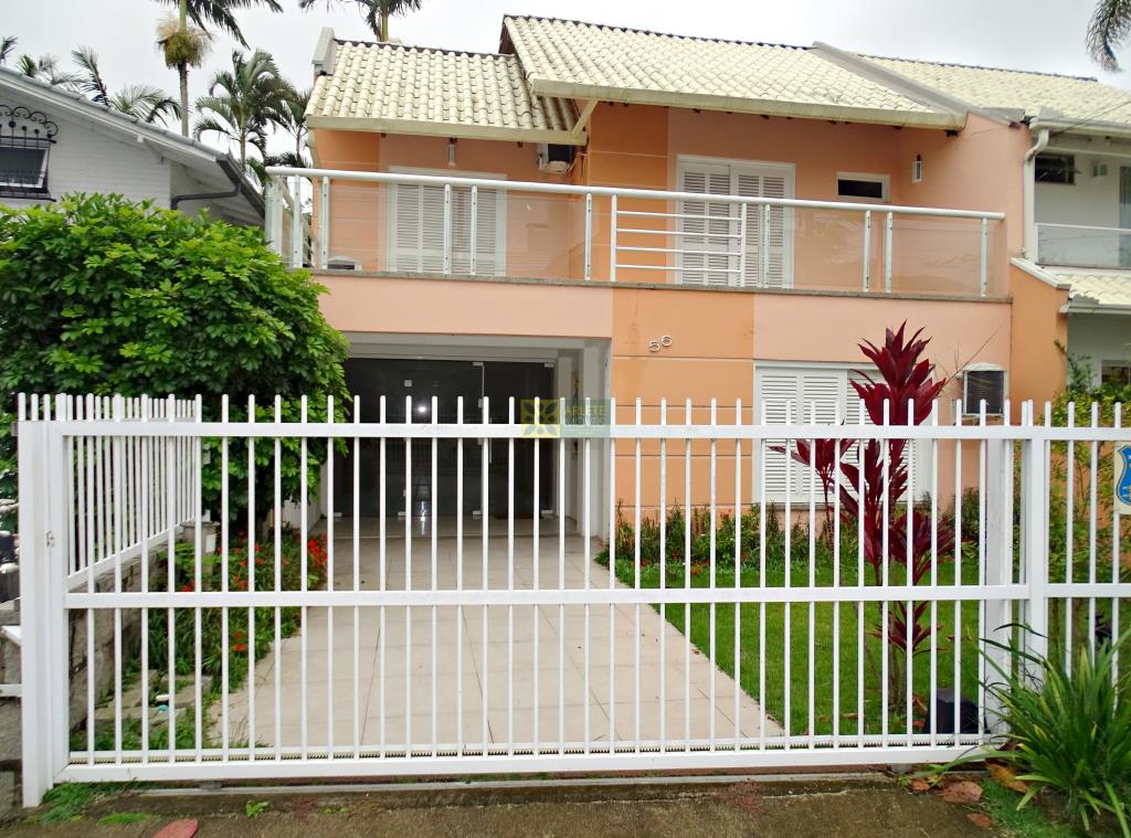 Casa Codigo 3198 a Venda no bairro-Centro na cidade de Porto Belo