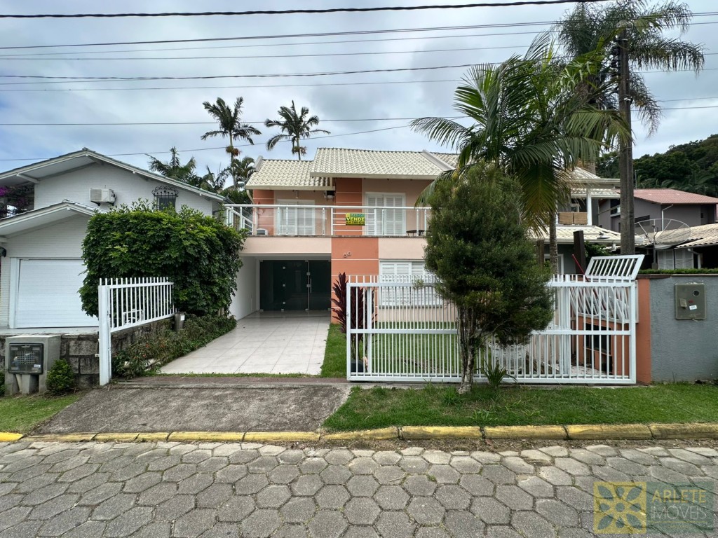 casa-codigo-3198-venda-no-bairro-centro-na-cidade-de-porto-belo