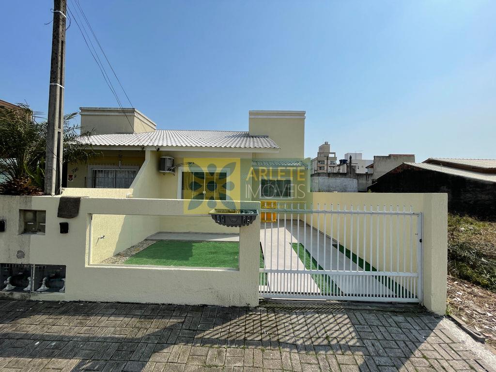 Casa Codigo 3661 a Venda no bairro-Perequê na cidade de Porto Belo