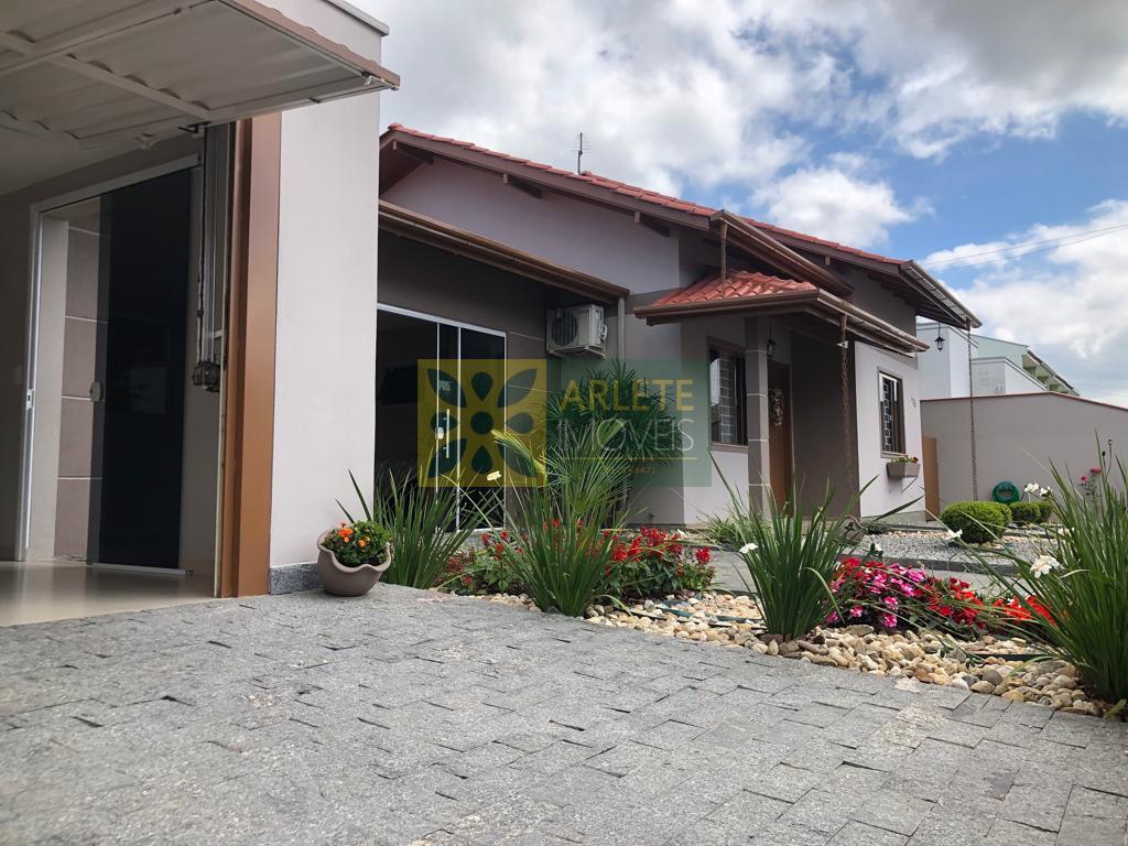 casa-codigo-5978-venda-no-bairro-centro-na-cidade-de-tijucas