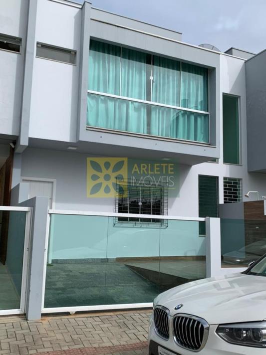 casa-geminada-codigo-4241-aluguel-anual-no-bairro-balneario-pereque-na-cidade-de-porto-belo