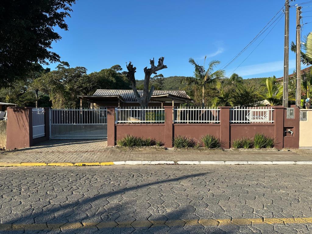 casa-codigo-4155-aluguel-anual-no-bairro-zimbros-na-cidade-de-bombinhas