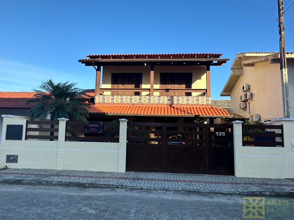 casa-codigo-10295-venda-no-bairro-canto-grande-na-cidade-de-bombinhas