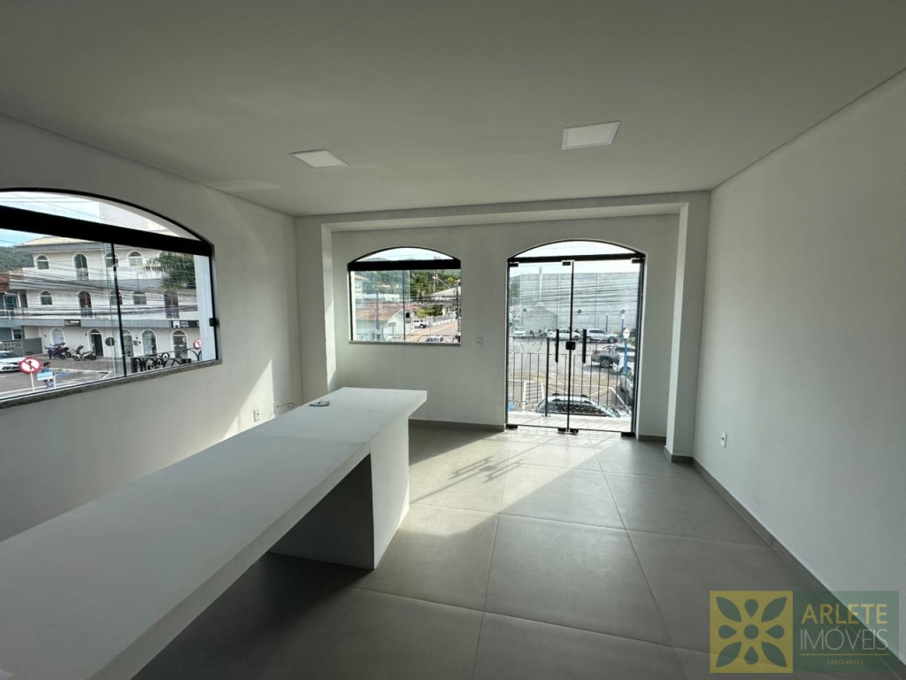 sala-codigo-4156-aluguel-anual-no-bairro-centro-na-cidade-de-porto-belo