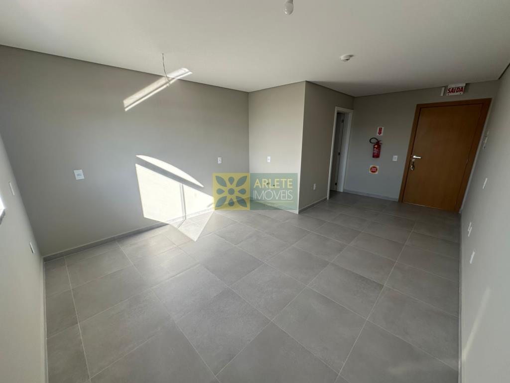sala-codigo-4206-aluguel-anual-no-bairro-centro-na-cidade-de-porto-belo