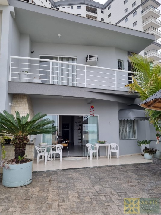 casa-codigo-200-temporada-no-bairro-balneario-pereque-na-cidade-de-porto-belo