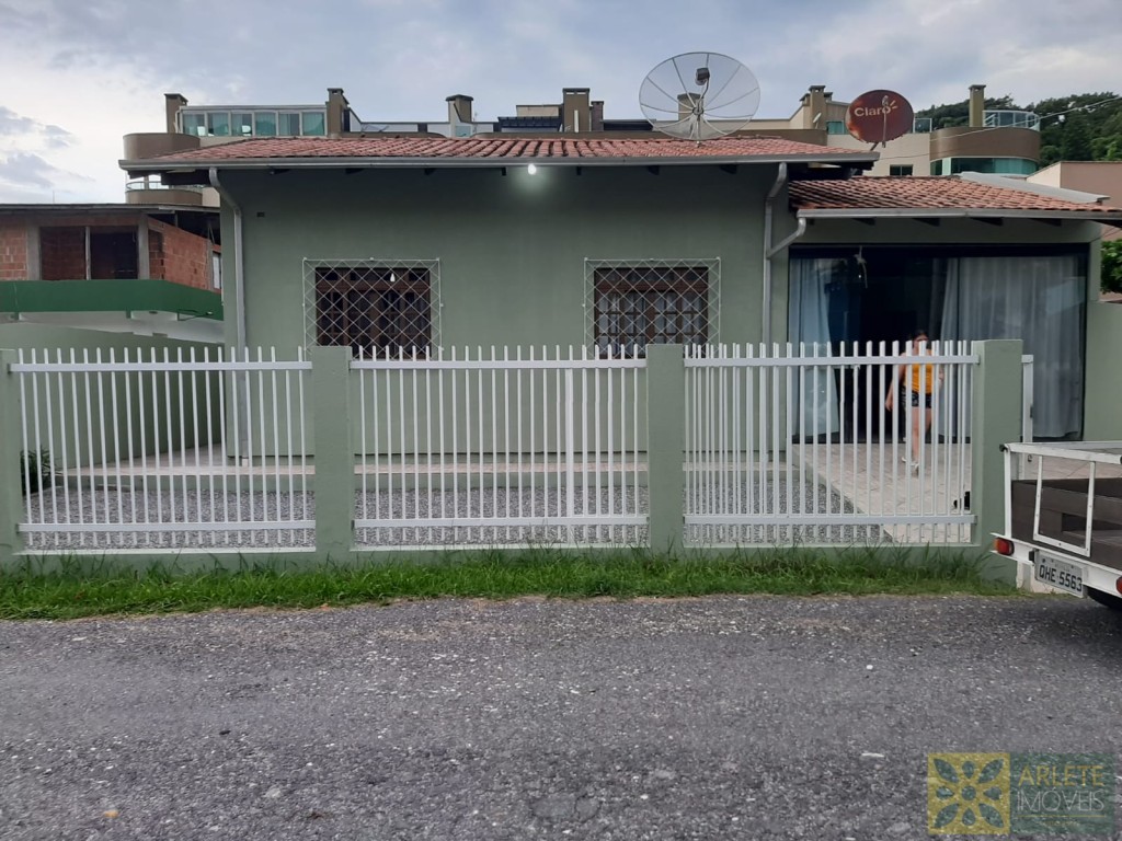 casa-codigo-10664-venda-no-bairro-bombas-na-cidade-de-bombinhas