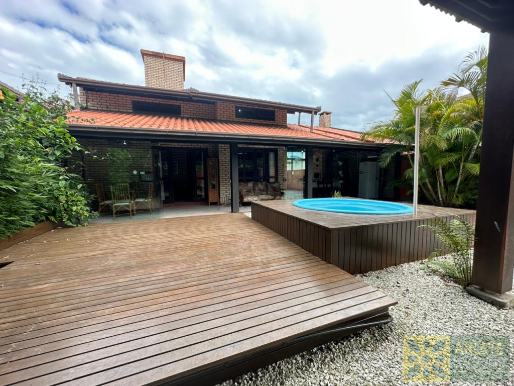 casa-codigo-4220-aluguel-anual-no-bairro-morrinhos-na-cidade-de-bombinhas