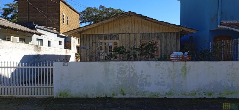casa-codigo-10779-venda-no-bairro-centro-na-cidade-de-porto-belo