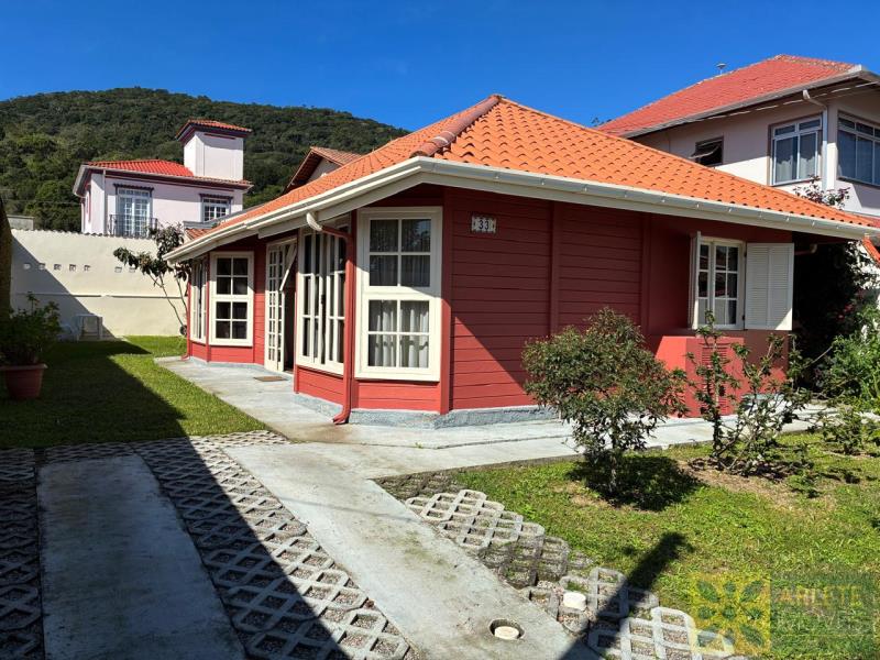 Casa à venda no bairro Centro, em Porto Belo