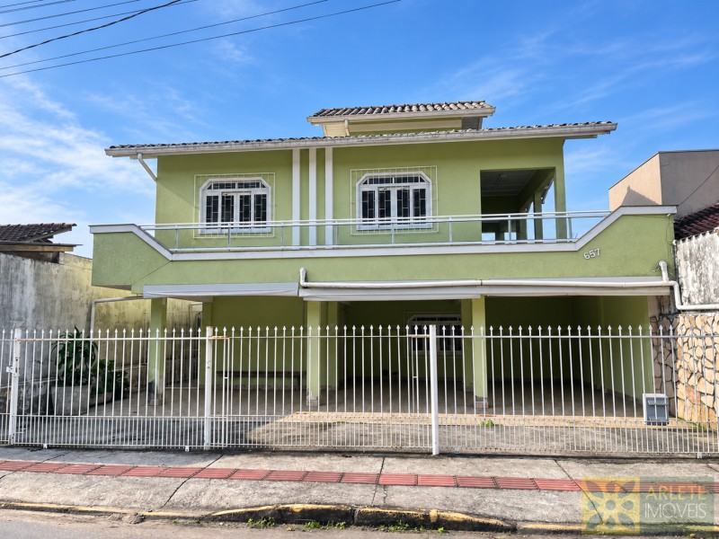 Casa à venda no bairro Centro, em Porto Belo