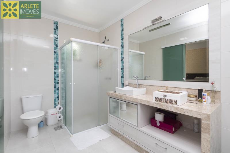 banheiro suíte casa com piscina para aluguel em Bombinhas