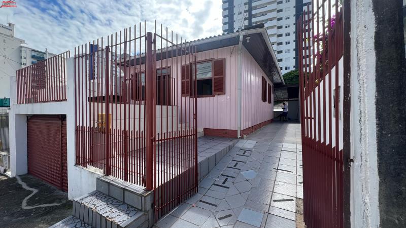 Casa Código 2 Imóvel para Alugar no bairro Canto na cidade de Florianópolis
