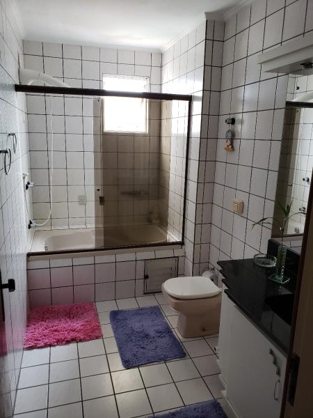 Banheiro Suíte com Banheira Hidromassagem