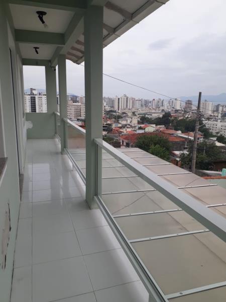 Sacada no segundo piso com vista para São José