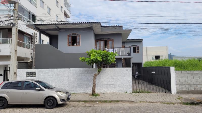 Sobrado - Código 1650 Imóvel a Venda no bairro Jardim das Palmeiras na cidade de Palhoça